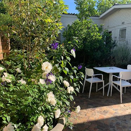 Courtyard Studio Lights And Wi Fi During Load Shedding Στέλενμπος Εξωτερικό φωτογραφία