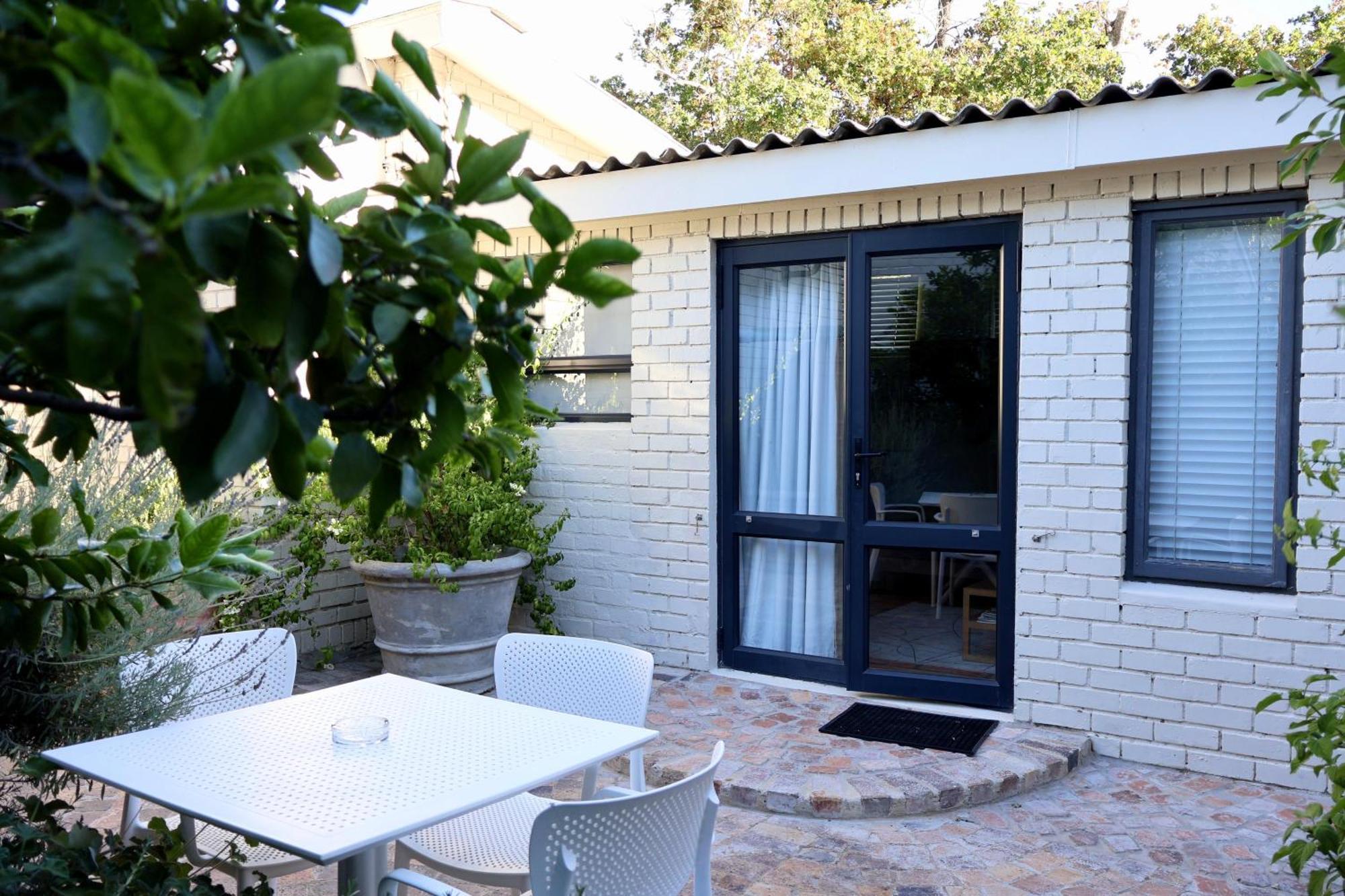 Courtyard Studio Lights And Wi Fi During Load Shedding Στέλενμπος Εξωτερικό φωτογραφία